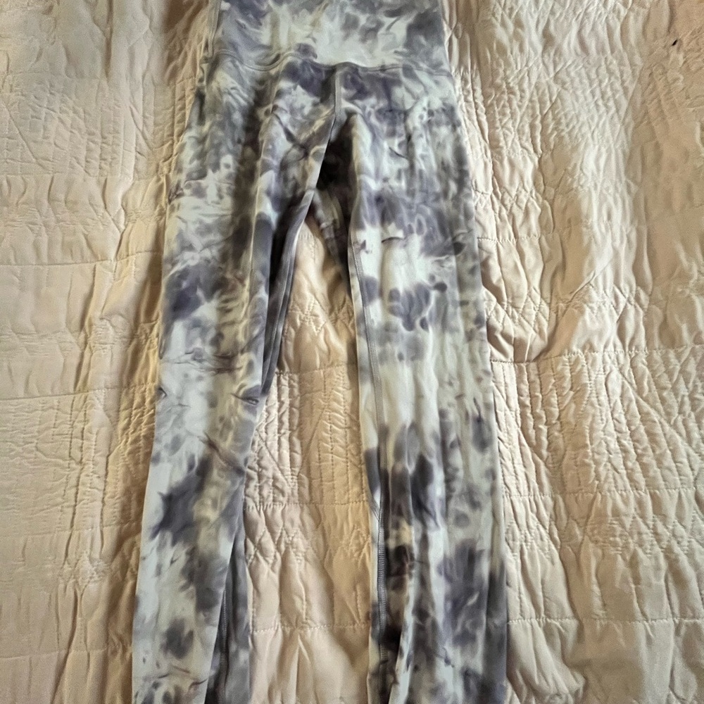 Lululemon Tie-Dye Leggings in Grayish purple and White